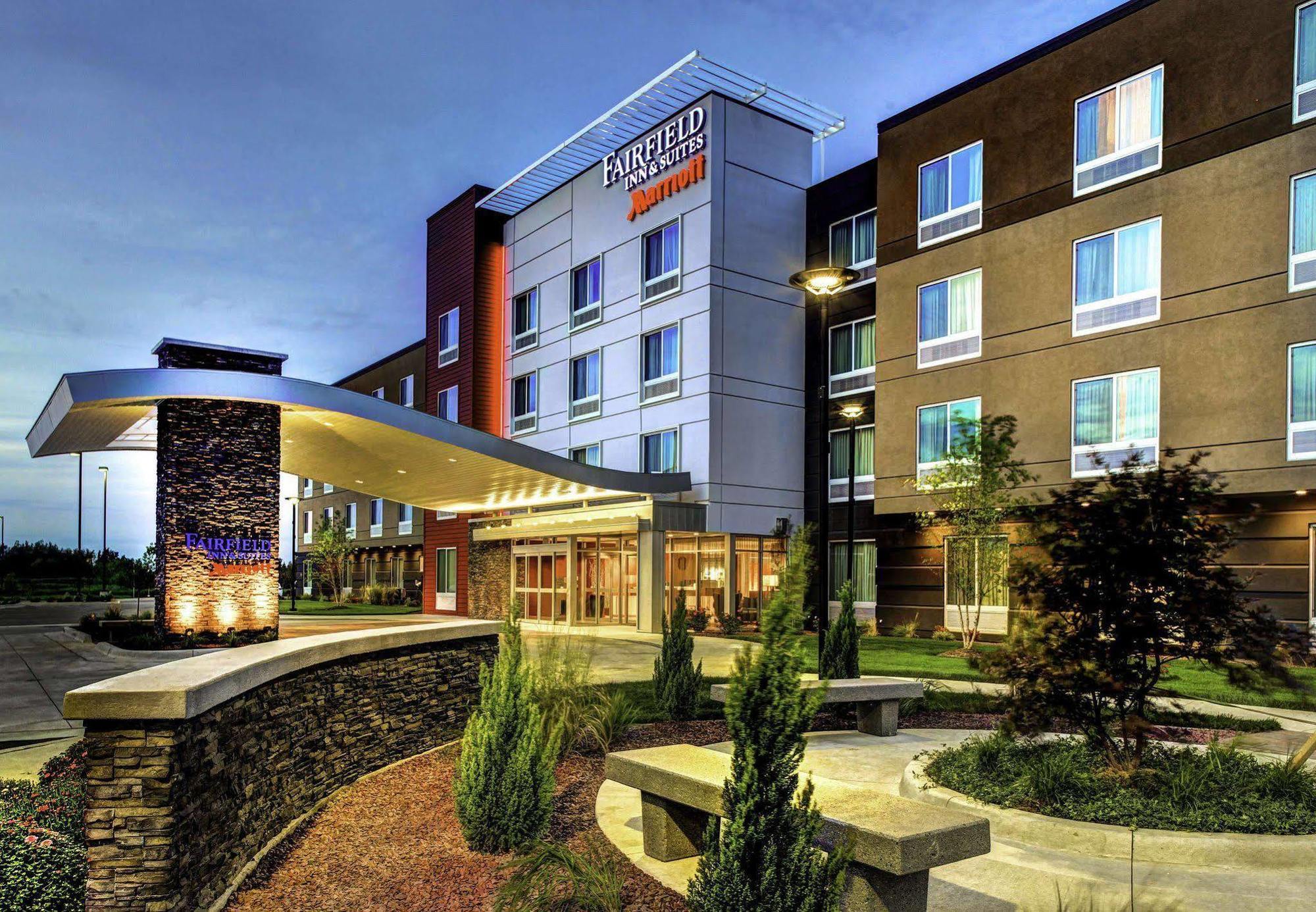 Fairfield Inn & Suites By Marriott Lansing At Eastwood Exterior foto